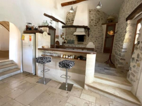 Maison en pleine garrigue sauvage